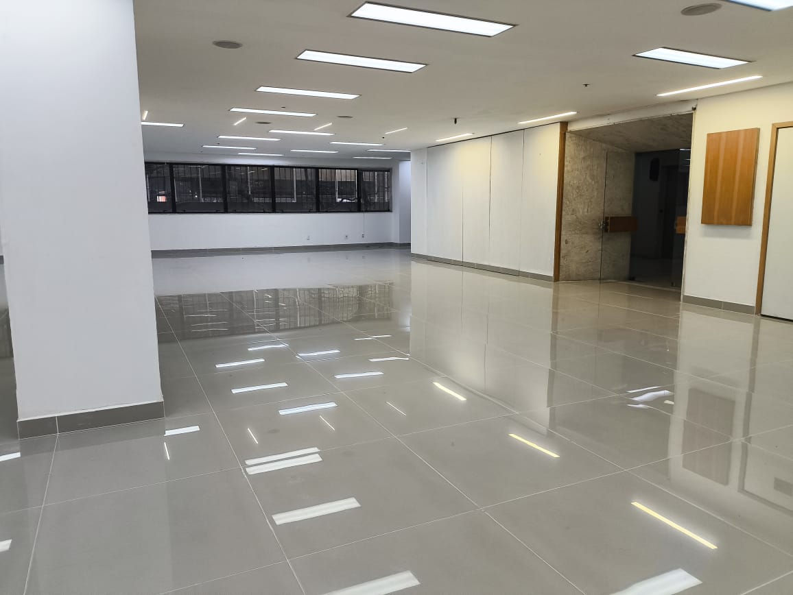 Sala Comercial à Venda no Centro do RJ – Andar Inteiro